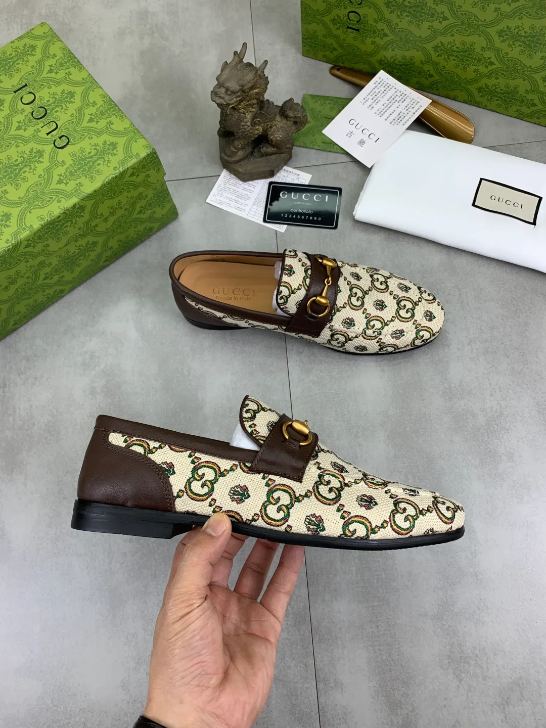 Men's Men's Shoes💰P580💰【New Style】Water-dyed Niuli Gucci's most popular selection of lazy slip-on leather shoes (Gucci) official website latest Gucci lazy leather shoes, hot style 💥 simple and elegant style, exclusive for trendy men. Unique official website latest brand original double G embossing Elements 👑 Original Gucci decoration, fashionable and elegant, fabric original calfskin ✅ fully imported first-layer cowhide lining, official website designated wear-resistant, rubber business outsole, classic model taken at the counter in real life 🎬38-44 black brown optional